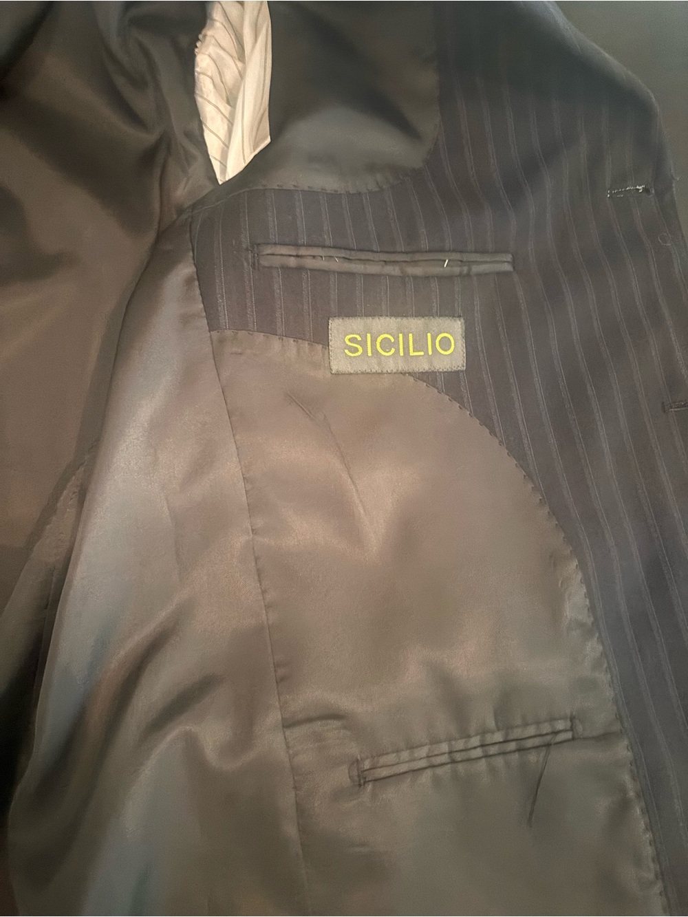 Men's two suits - Picture 2 of 7